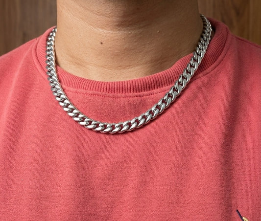 Man wearing Mens Cuban Chain Necklace