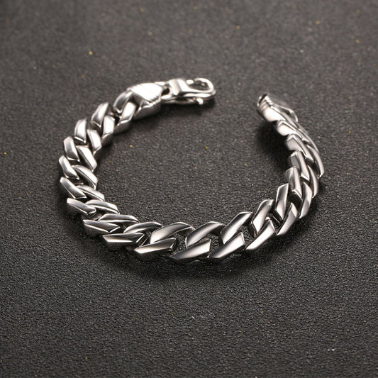 CLose up of Mens Heavy Curb Streetwear Bracelet