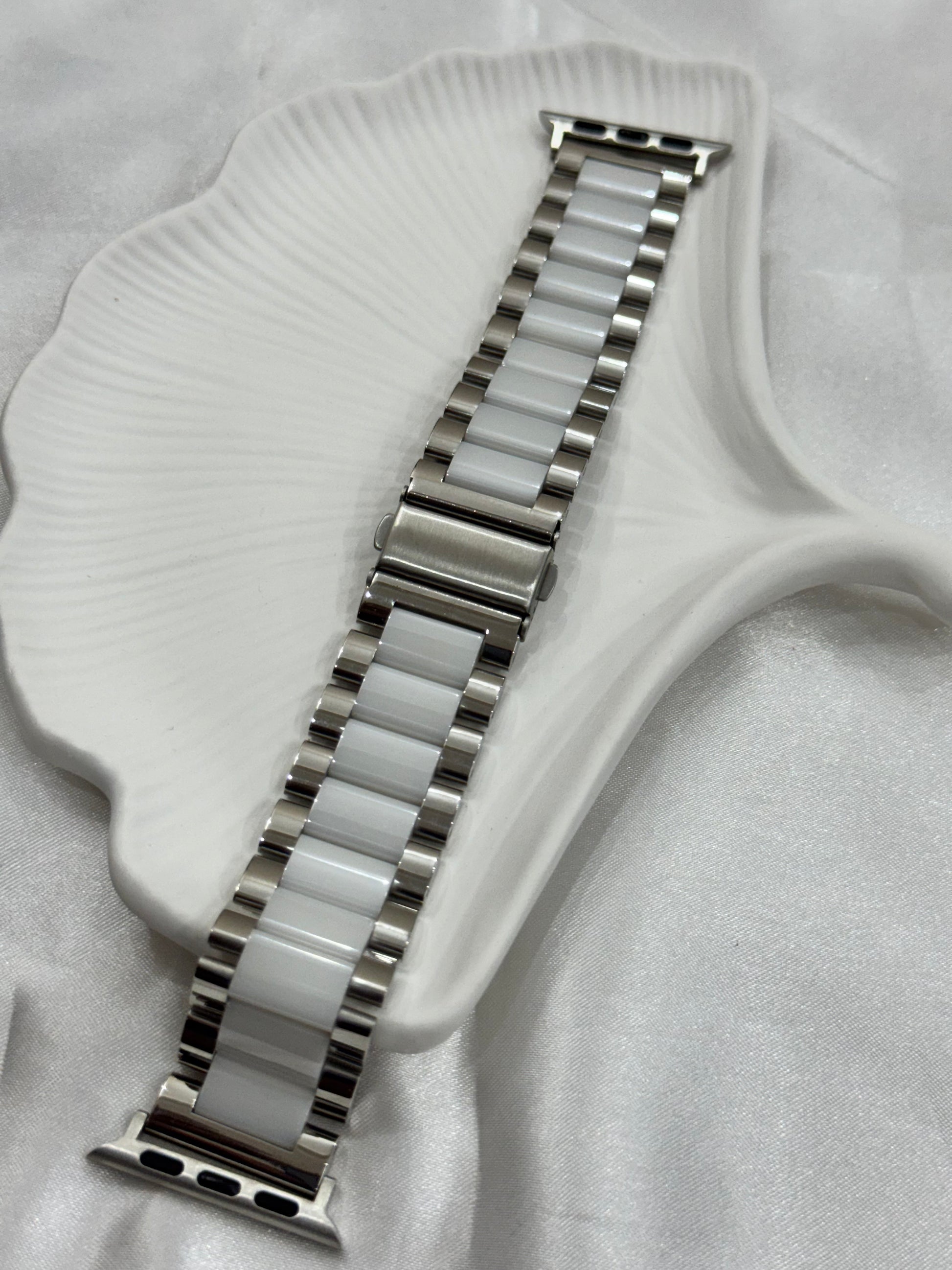 Close up of Ceramic 3-Link Band 