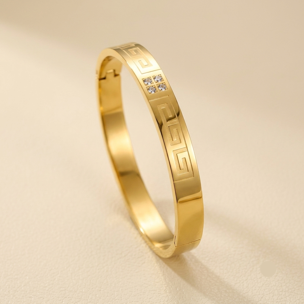 Front view of Mens Elegant Wall Link Gold Bracelet