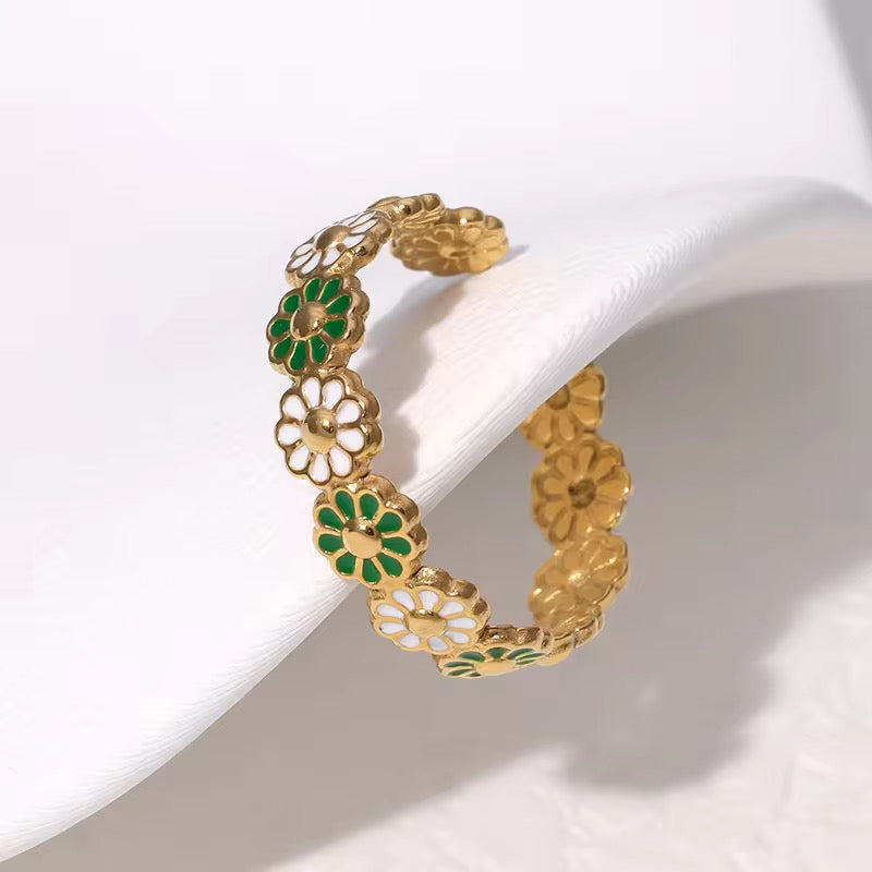 Green & White Daisy Ring