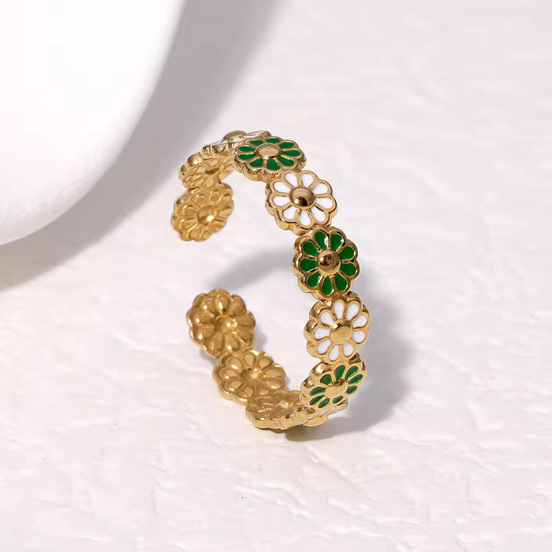 Green & White Daisy Ring