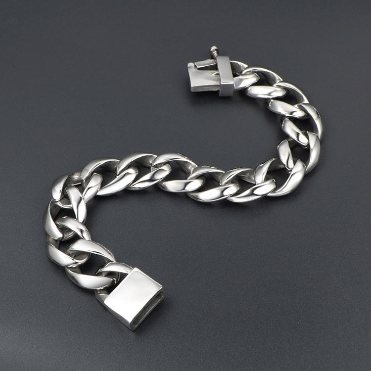 Close up of Mens 18mm Cuban Link Bracelet