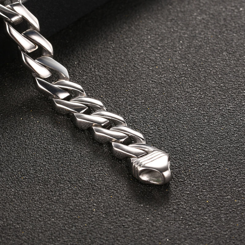 Mens Heavy Curb Streetwear Bracelet close shot