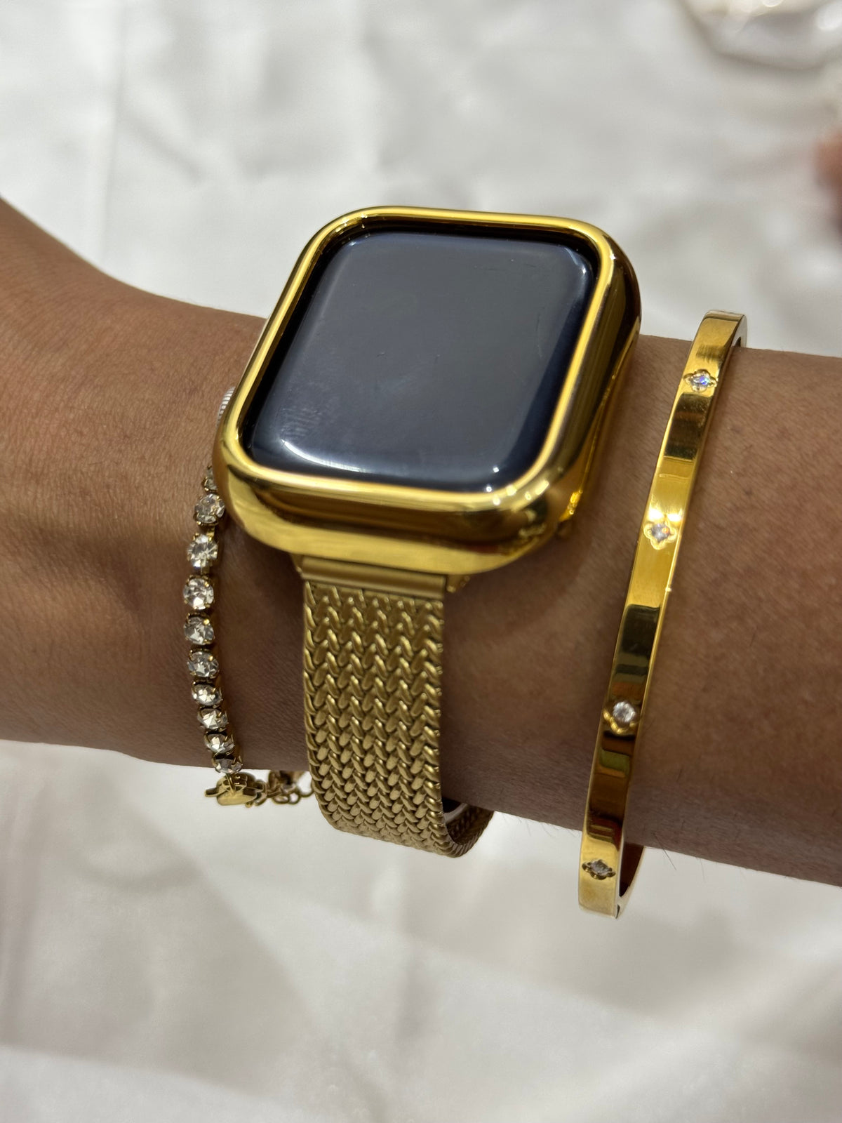 Model wearing Slim Mesh Band 