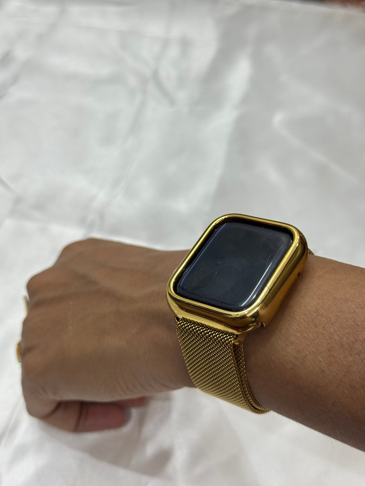 Model wearing Milanese Loop Band
